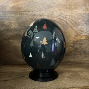 Œuf autruche vert avec sapins