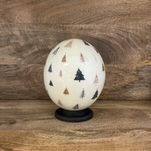 Œuf autruche blanc avec sapins