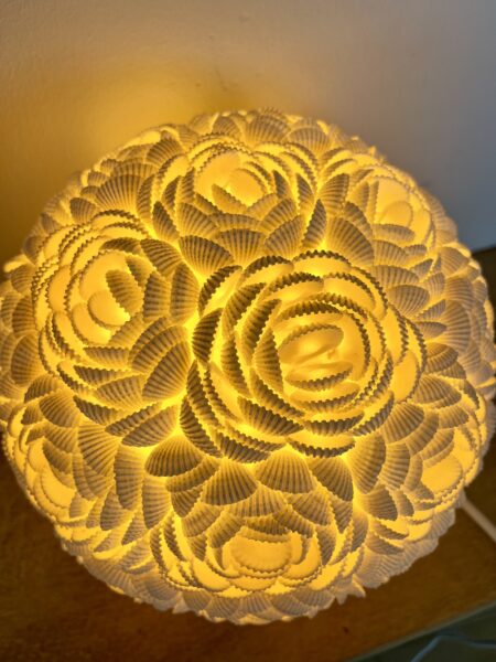 Lampe ronde coquillages