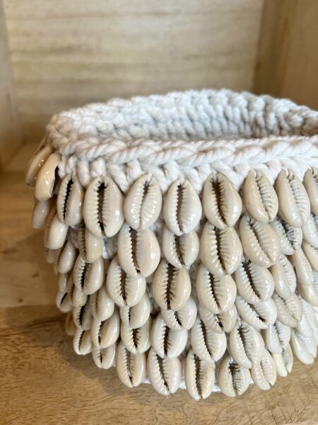 Petite panière macramé en coquillages