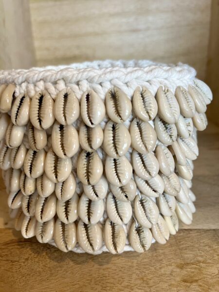 Petite panière macramé en coquillages