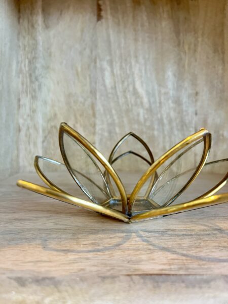 Porte bougie lotus en verre et laiton