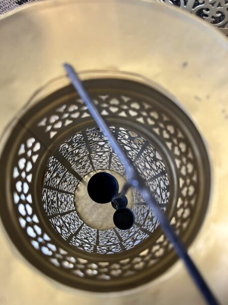 Photophore métal doré ajouré – Image 3