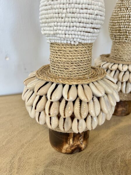 Poupées bois perles et coquillages