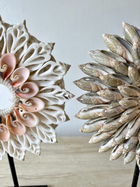 Collier papou sur socle