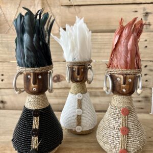 Poupées bois perles et coquillages