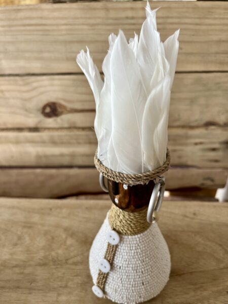 Poupées bois perles et plumes