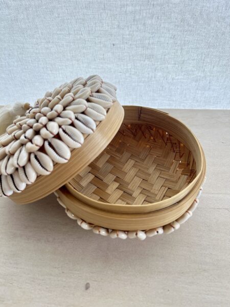 Boite en bambou et coquillages