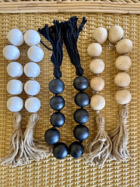 Guirlande billes de bois et pompon
