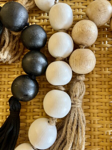 Guirlande billes de bois et pompon