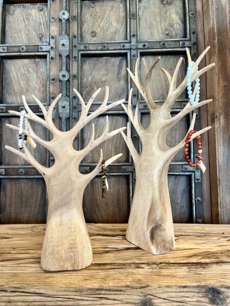 Arbre à bijoux en bois
