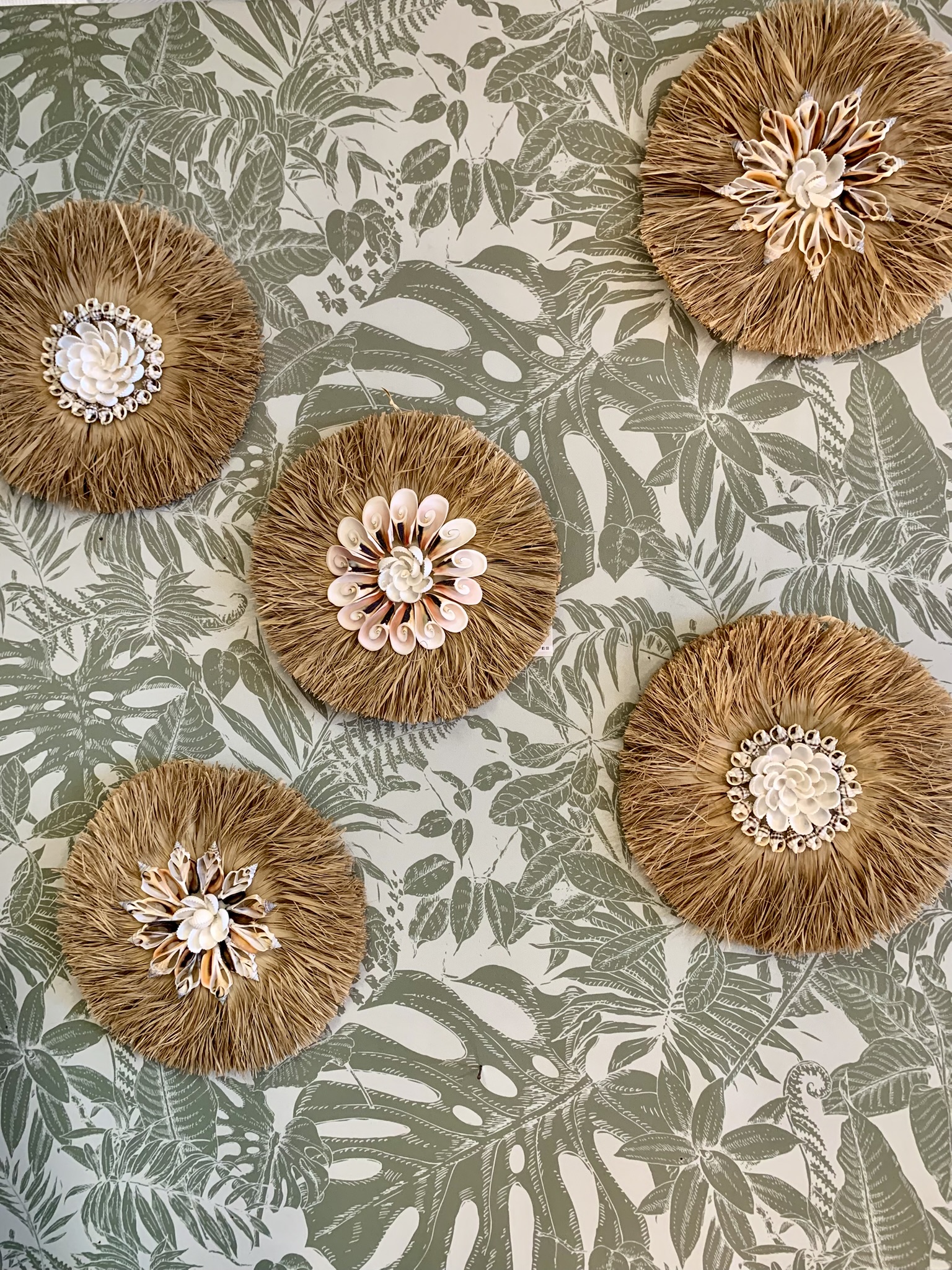 Déco murale paille et coquillages