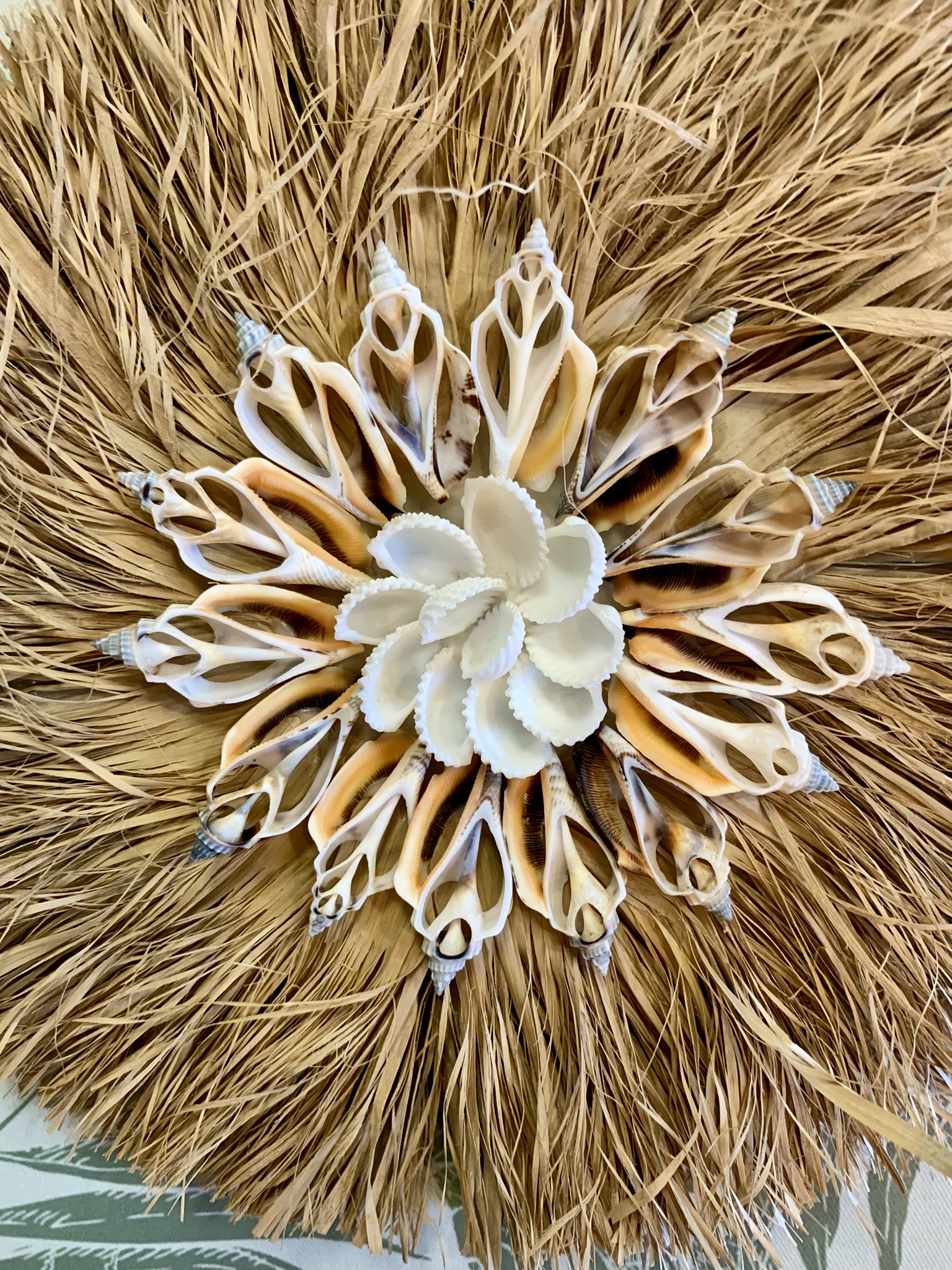 Déco murale paille et coquillages