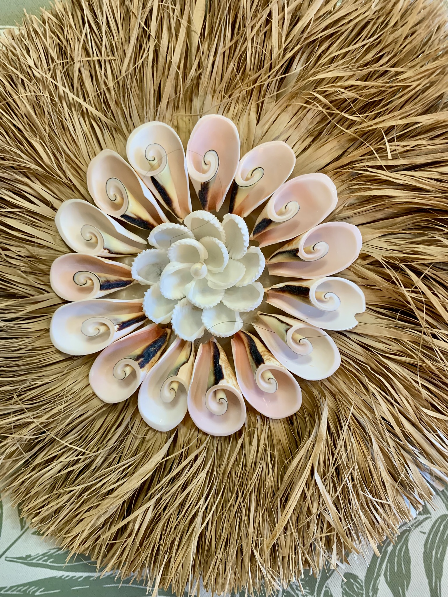 Déco murale paille et coquillages