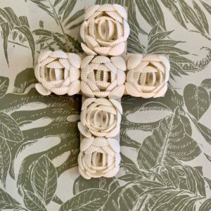 Croix en coquillages de Bali