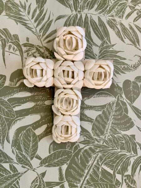 Croix en coquillages de Bali