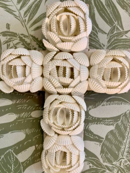 Croix en coquillages de Bali