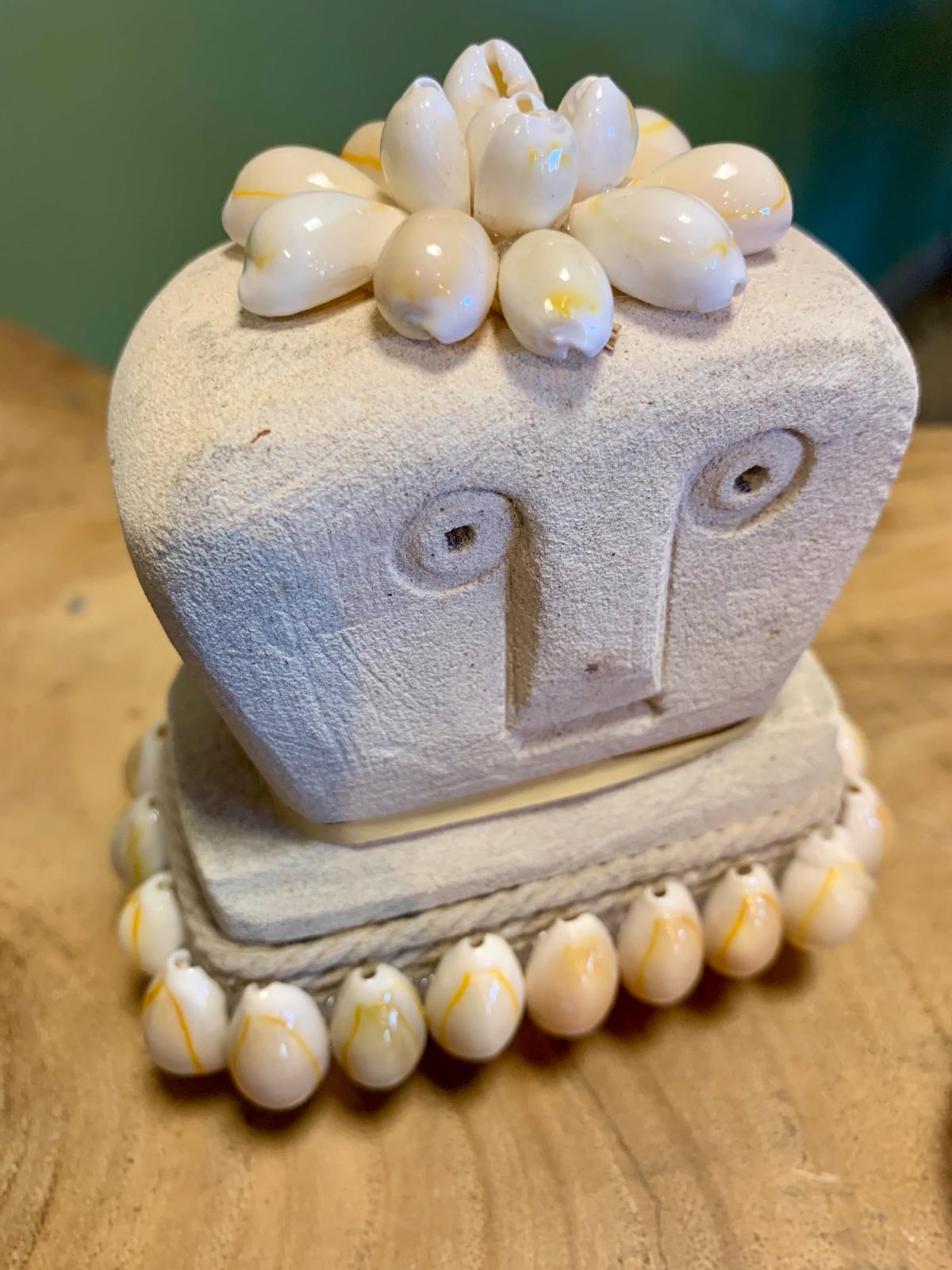 Statuette Sumba pierre et coquillages