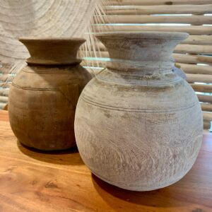 Vieux pot à lait en bois