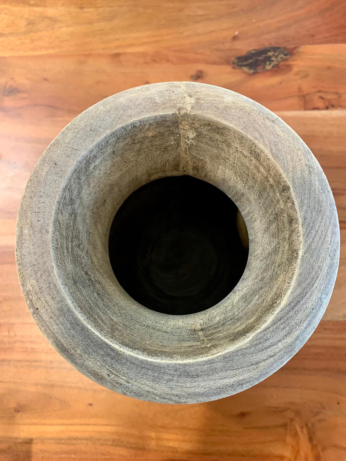 Vieux pot à lait en bois