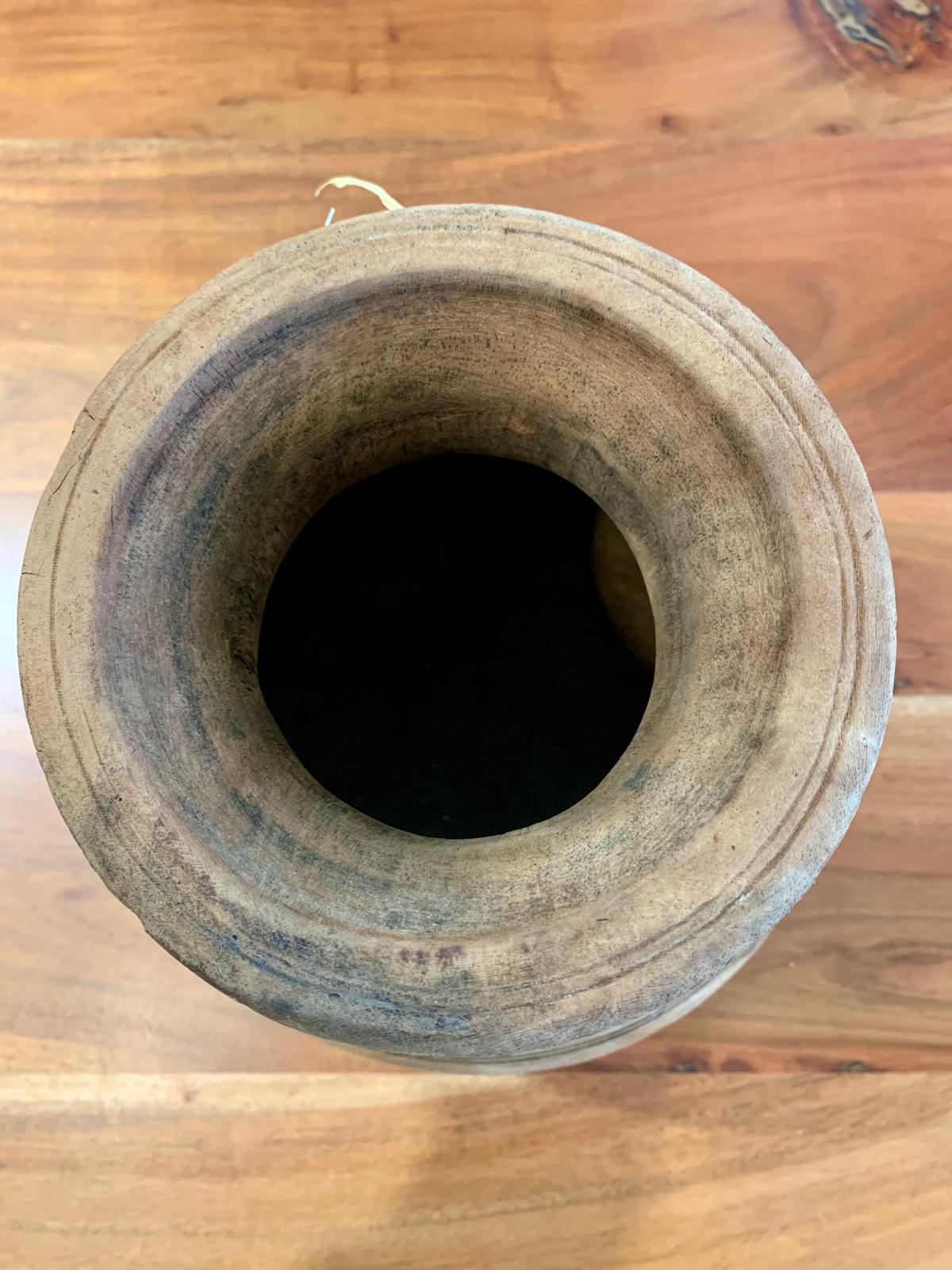 Vieux pot à lait en bois