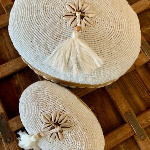 Boite en bambou, perles et coquillages cauris