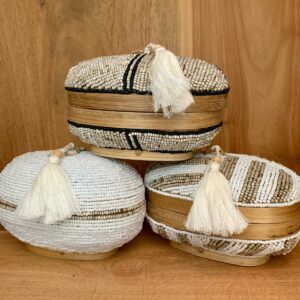 Boite en bambou, perles et pompon