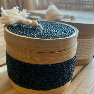 Boite perles, bambou et pompon