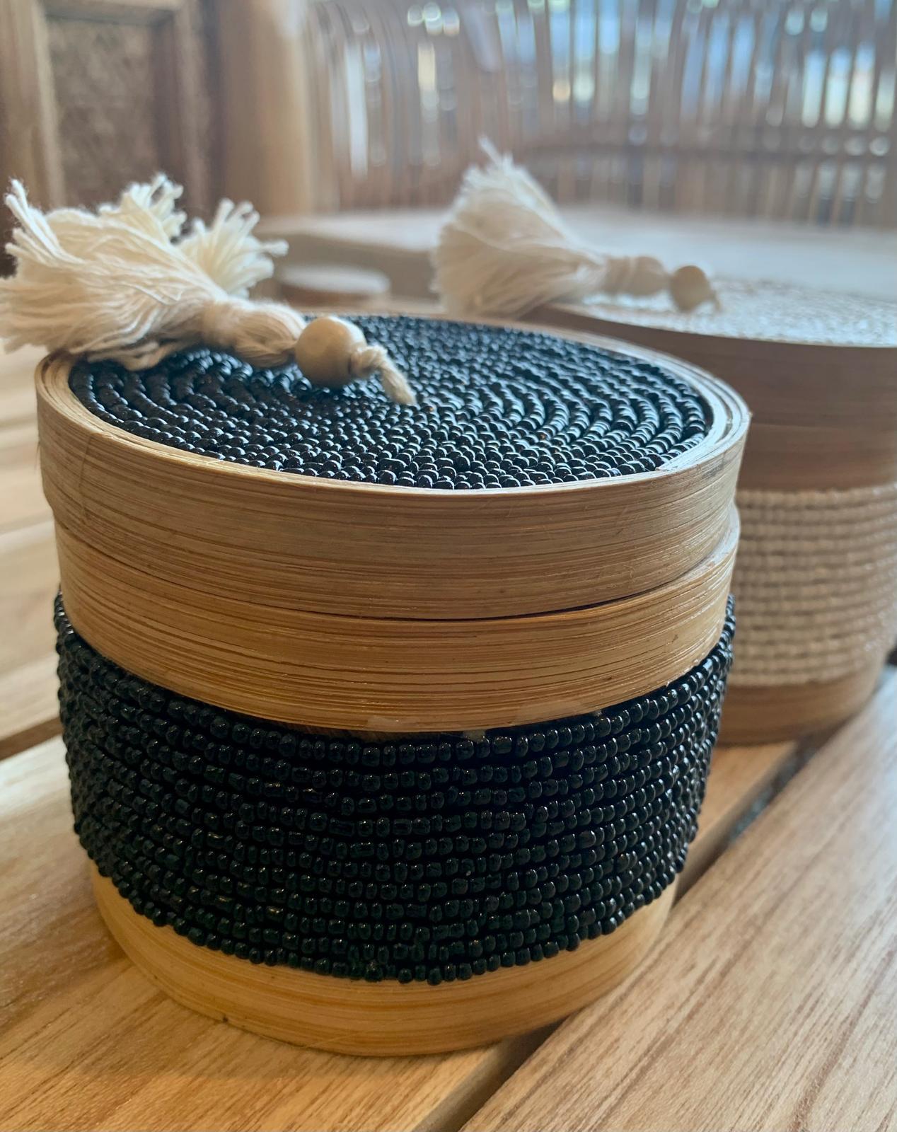 Boite perles, bambou et pompon