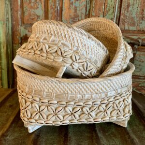 panière bambou et coquillages