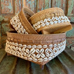 panière bambou et coquillages