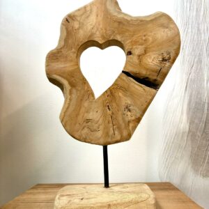 Cœur sculpté en teck sur socle